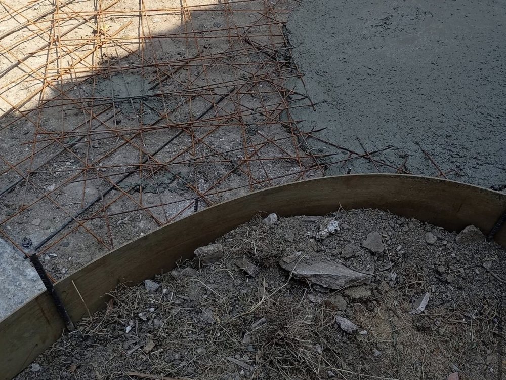 Καλούπι και οπλισμός για μονοπάτι από τσιμέντο